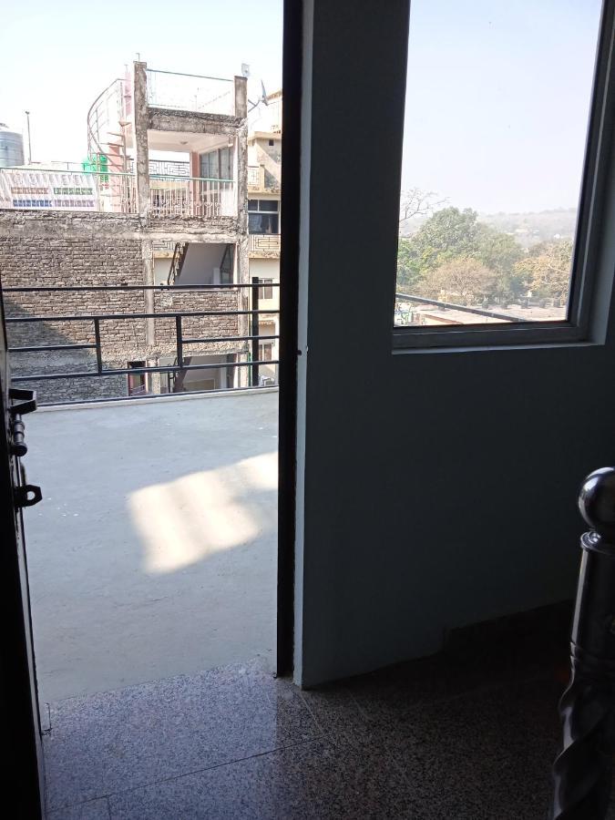 Triple1 Hostel & Homestay Rishikesh Bagian luar foto